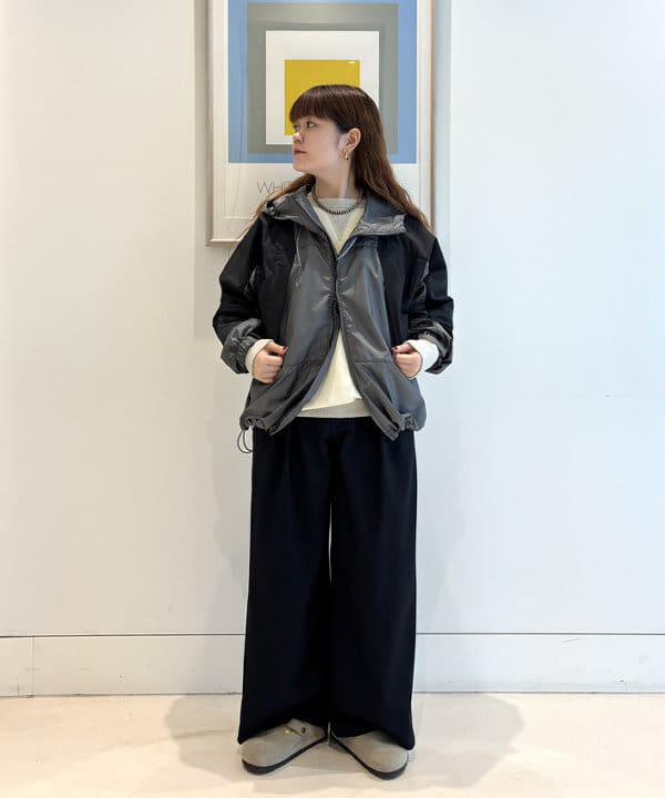 カスタニ モモノさんの「BEAMS WOMEN｜【別注】Gramicci / 2プリーツ ワイド スラックス 25FW」を使ったコーディネート