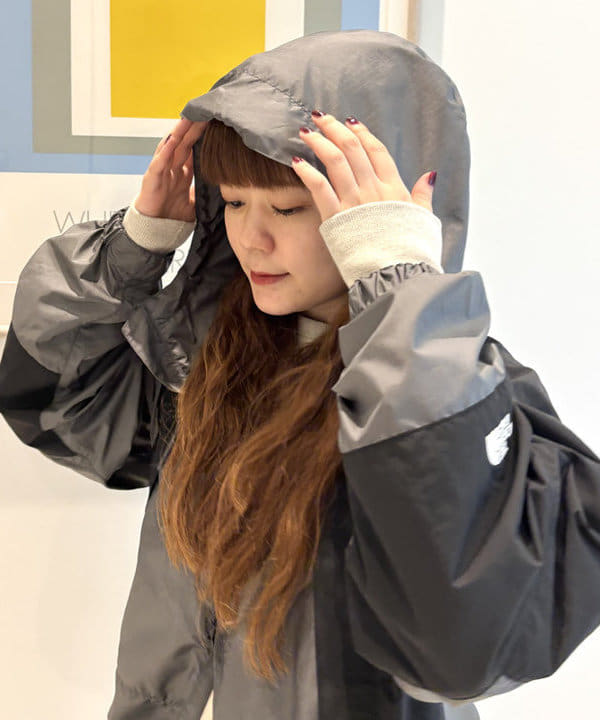 カスタニ モモノさんの「BEAMS WOMEN｜【別注】Gramicci / 2プリーツ ワイド スラックス 25FW」を使ったコーディネート