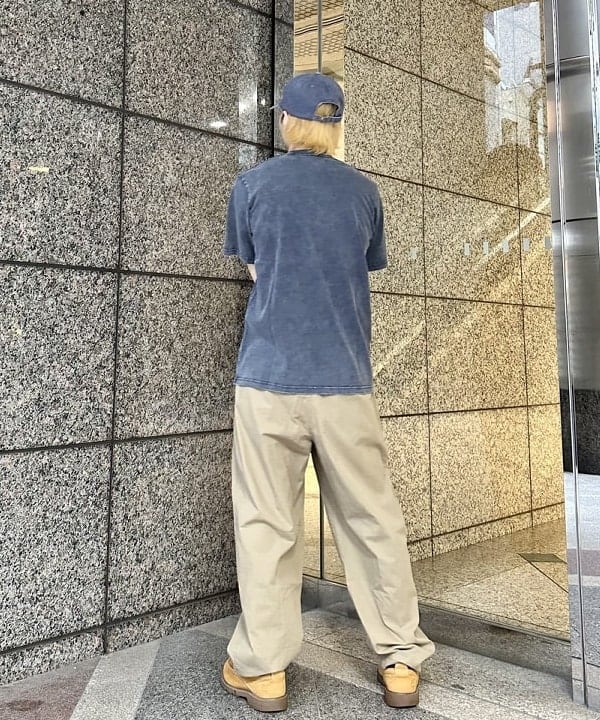 吉田 洸輝さんの「BEAMS WOMEN｜【別注】UNIVERSAL OVERALL / ピグメントダイ Tシャツ」を使ったコーディネート