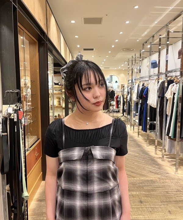 星野 真依さんの「BEAMS WOMEN｜チェック キャミソール サロペット」を使ったコーディネート