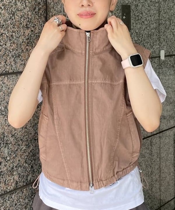 まゆちゃんさんの「BEAMS WOMEN｜スタンドカラー ジップ ベスト」を使ったコーディネート