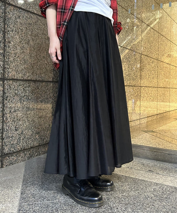 Sakiさんの「BEAMS WOMEN｜【別注】Kevin Cummins / 「Bjork」Photo T①」を使ったコーディネート