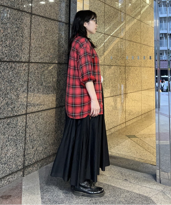 Sakiさんの「BEAMS WOMEN｜【別注】Kevin Cummins / 「Bjork」Photo T①」を使ったコーディネート