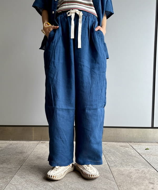 みりさんの「KEEN / UNEEK サンダル」を使ったコーディネート