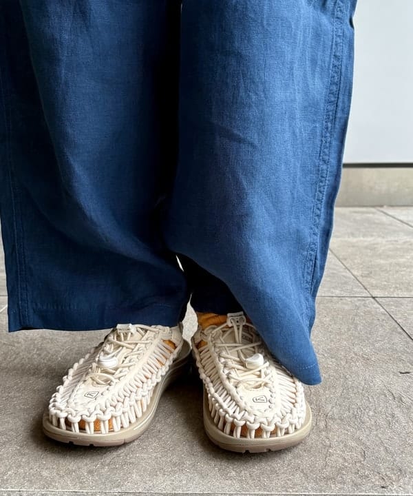 みりさんの「KEEN / UNEEK サンダル」を使ったコーディネート