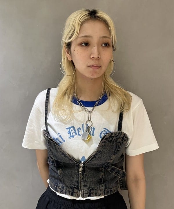 シマダリツコさんの「BEAMS WOMEN｜ストラップ カーゴ ワイド パンツ」を使ったコーディネート