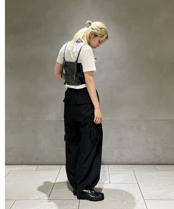 シマダリツコさんの「BEAMS WOMEN｜ストラップ カーゴ ワイド パンツ」を使ったコーディネート