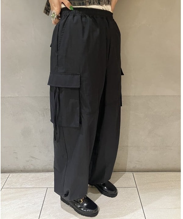 シマダリツコさんの「BEAMS WOMEN｜ストラップ カーゴ ワイド パンツ」を使ったコーディネート