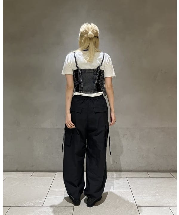 シマダリツコさんの「BEAMS WOMEN｜ストラップ カーゴ ワイド パンツ」を使ったコーディネート