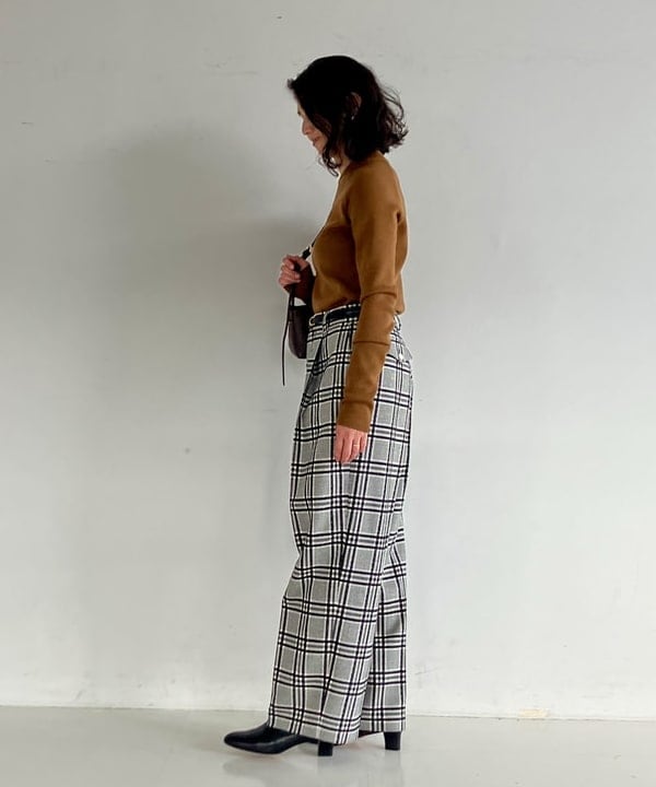 松元 晴佳さんの「BEAMS WOMEN｜AK+1 / MA-1 リブカラー プルオーバー」を使ったコーディネート