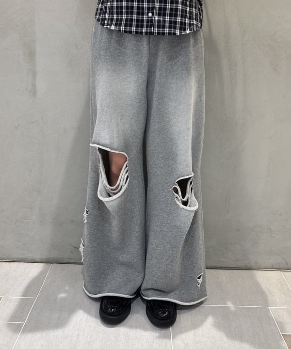 松田 陽茉莉さんの「BEAMS WOMEN｜ダメージ スウェット パンツ」を使ったコーディネート