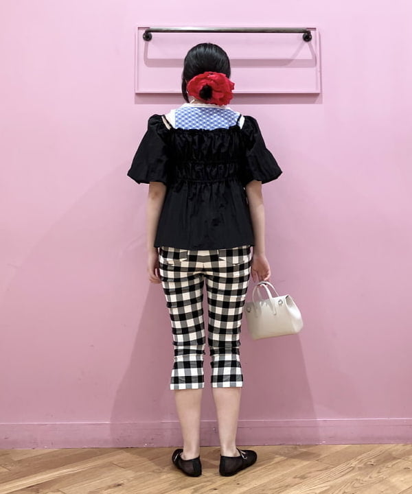 晶さんの「BEAMS WOMEN｜オフショルダー パフスリーブ ブラウス」を使ったコーディネート