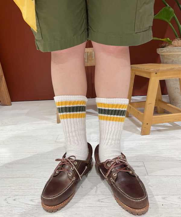 エノモト アミさんの「BEAMS WOMEN｜【別注】GOOD ROCK SPEED / カレッジ Tシャツ」を使ったコーディネート