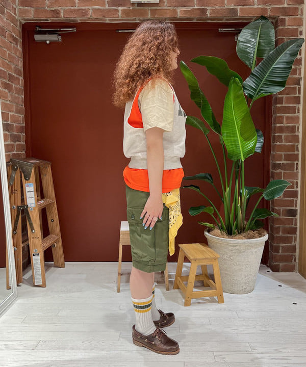 エノモト アミさんの「BEAMS WOMEN｜【別注】GOOD ROCK SPEED / カレッジ Tシャツ」を使ったコーディネート