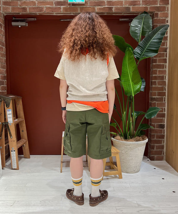 エノモト アミさんの「BEAMS WOMEN｜【別注】GOOD ROCK SPEED / カレッジ Tシャツ」を使ったコーディネート