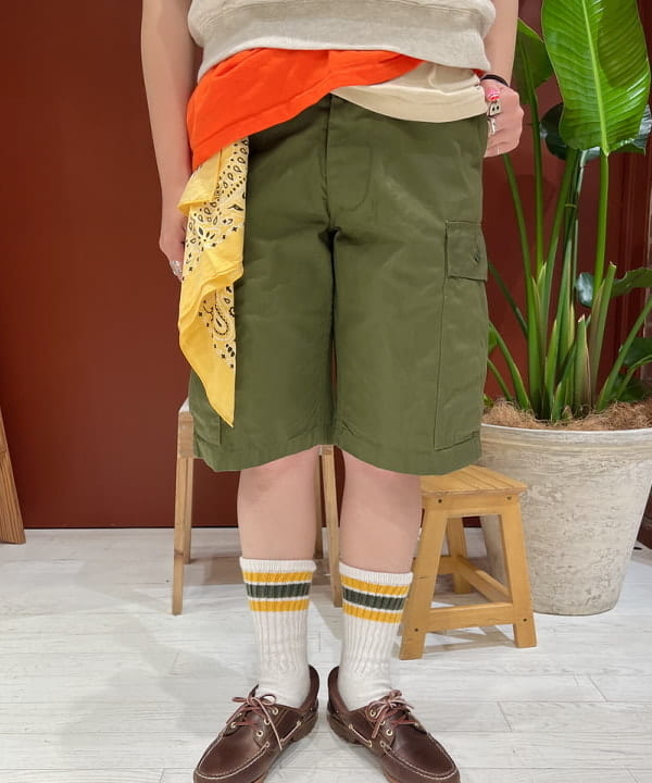 エノモト アミさんの「BEAMS WOMEN｜【別注】GOOD ROCK SPEED / カレッジ Tシャツ」を使ったコーディネート