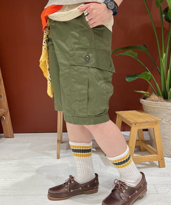 エノモト アミさんの「BEAMS WOMEN｜【別注】GOOD ROCK SPEED / カレッジ Tシャツ」を使ったコーディネート