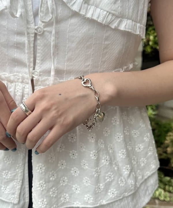 amiriさんの「BEAMS WOMEN｜■レース ペプラム ノースリーブ ブラウス」を使ったコーディネート