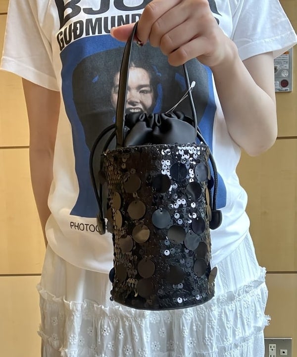 Hazukiさんの「BEAMS WOMEN｜【別注】Kevin Cummins / 「Bjork」Photo T③」を使ったコーディネート