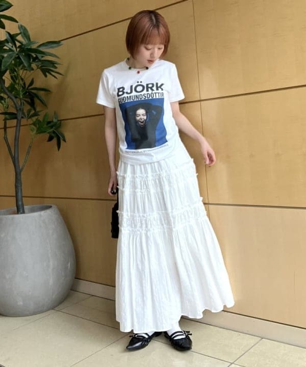 Hazukiさんの「BEAMS WOMEN｜【別注】Kevin Cummins / 「Bjork」Photo T③」を使ったコーディネート