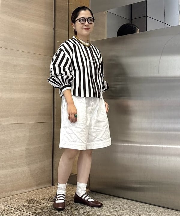 吉野 多恵さんの「BEAMS WOMEN｜HAVERSACK / ストライプ シャツ」を使ったコーディネート