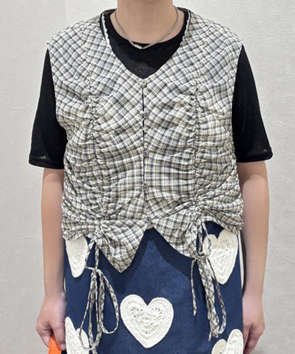 YABUさんの「BEAMS WOMEN｜チェック ギャザー ノースリーブ ブラウス」を使ったコーディネート