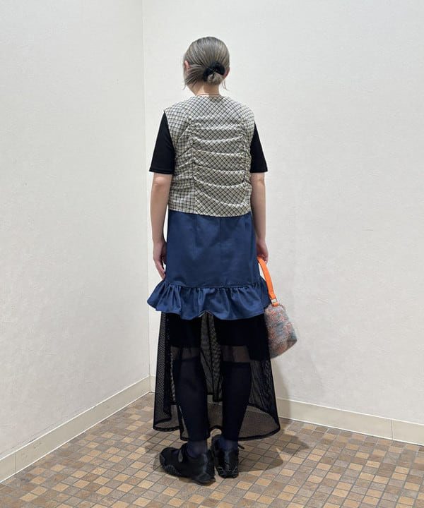 YABUさんの「BEAMS WOMEN｜チェック ギャザー ノースリーブ ブラウス」を使ったコーディネート