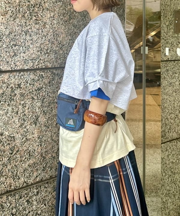 小原 もこさんの「BEAMS WOMEN｜GREGORY / 別注 VINTAGE HIP MATE NAVY」を使ったコーディネート