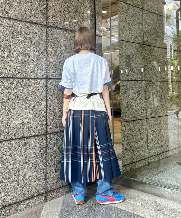 小原 もこさんの「BEAMS WOMEN｜GREGORY / 別注 VINTAGE HIP MATE NAVY」を使ったコーディネート