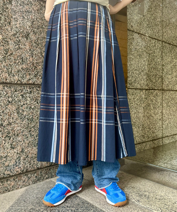 小原 もこさんの「BEAMS WOMEN｜GREGORY / 別注 VINTAGE HIP MATE NAVY」を使ったコーディネート