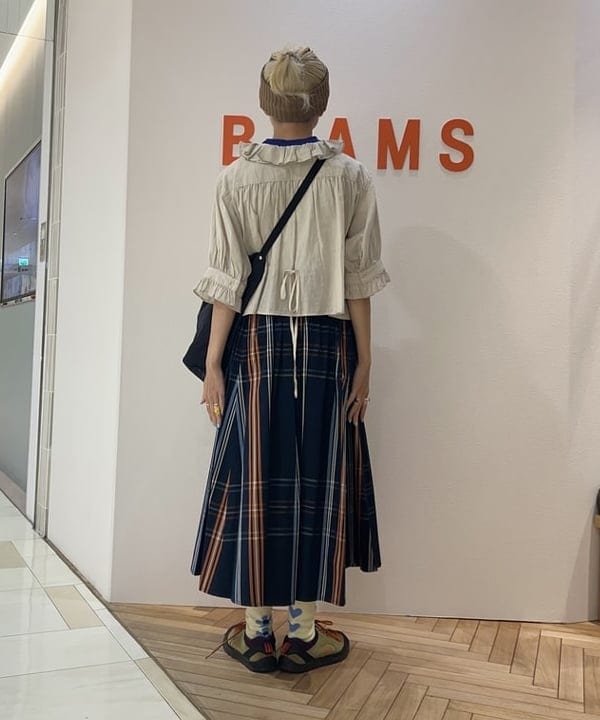 MATSUMOTO AMIさんの「BEAMS WOMEN｜【別注】BAG&rsquo;n&rsquo;NOUN / NYLON PACK MAT」を使ったコーディネート