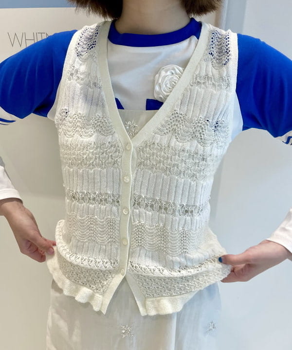 水野 萌香さんの「BEAMS WOMEN｜ボーダー レース編み ベスト」を使ったコーディネート