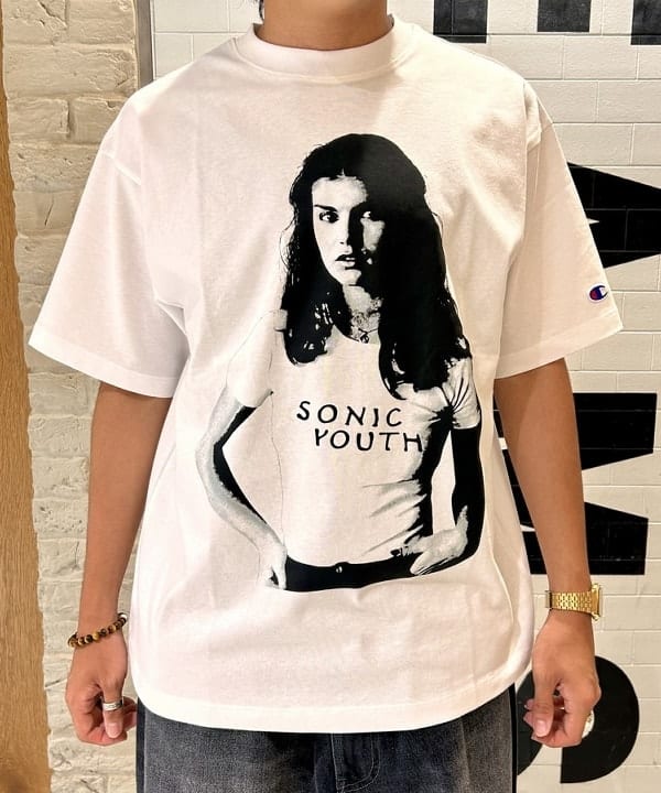 Shutoさんの「BEAMS WOMEN｜【別注】Champion × SONIC YOUTH / SHORT SLEEVE T-SHIRT 25SS」を使ったコーディネート