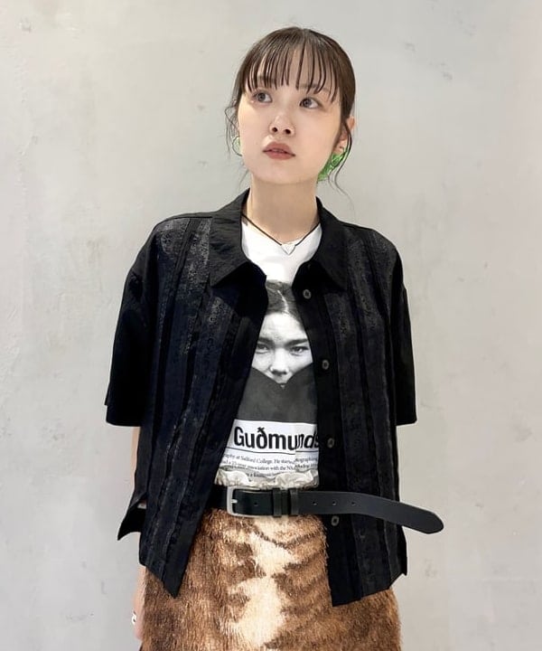 カタヤマ アヤさんの「BEAMS WOMEN｜【別注】Kevin Cummins / 「Bjork」Photo T①」を使ったコーディネート