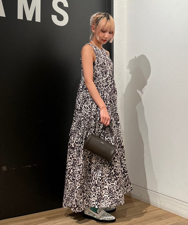 佐藤 亜美さんの「BEAMS WOMEN｜GHOSPELL / Mattie Midi Dress」を使ったコーディネート