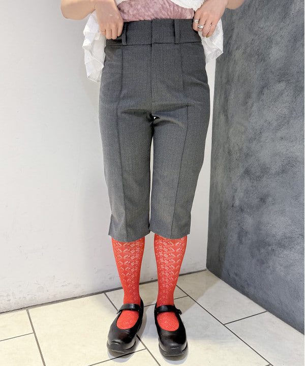 庭野 優紀さんの「BEAMS WOMEN｜■レース ペプラム ノースリーブ ブラウス」を使ったコーディネート