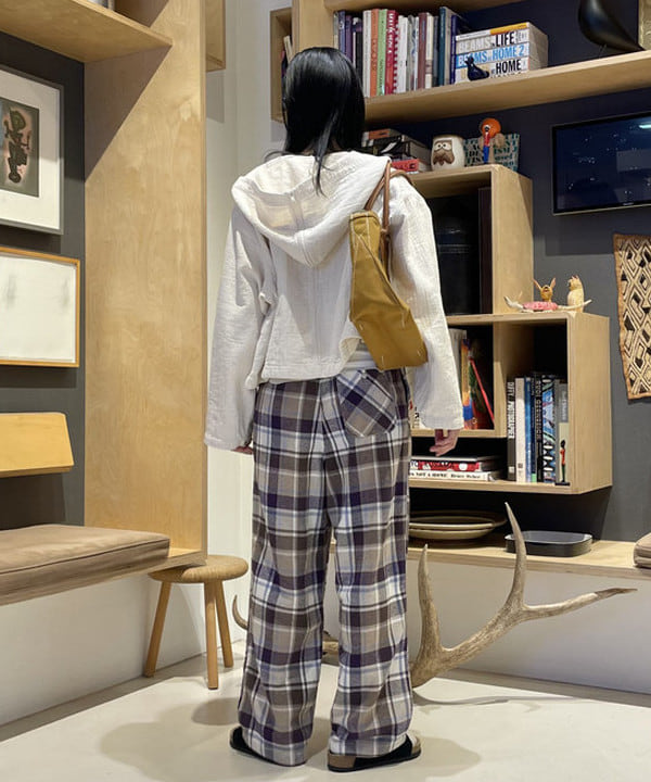 津藤 理佐子さんの「BEAMS WOMEN｜コットン ミリタリー フード ジャケット」を使ったコーディネート