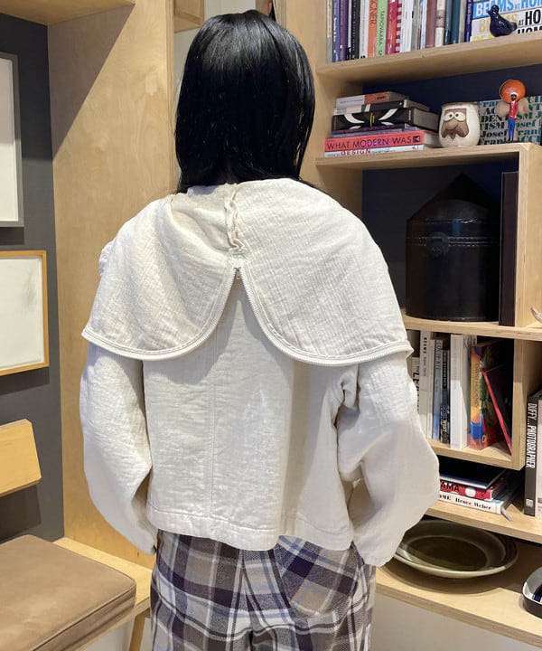 津藤 理佐子さんの「BEAMS WOMEN｜コットン ミリタリー フード ジャケット」を使ったコーディネート