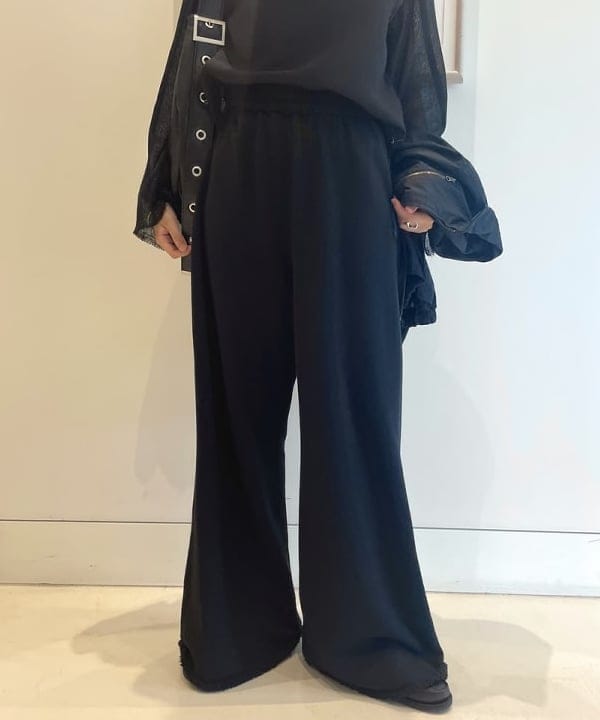 津藤 理佐子さんの「BEAMS WOMEN｜maturely / ワイド フレア ジャージー パンツ」を使ったコーディネート