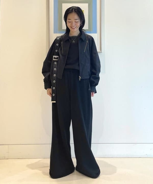 津藤 理佐子さんの「BEAMS WOMEN｜maturely / ワイド フレア ジャージー パンツ」を使ったコーディネート