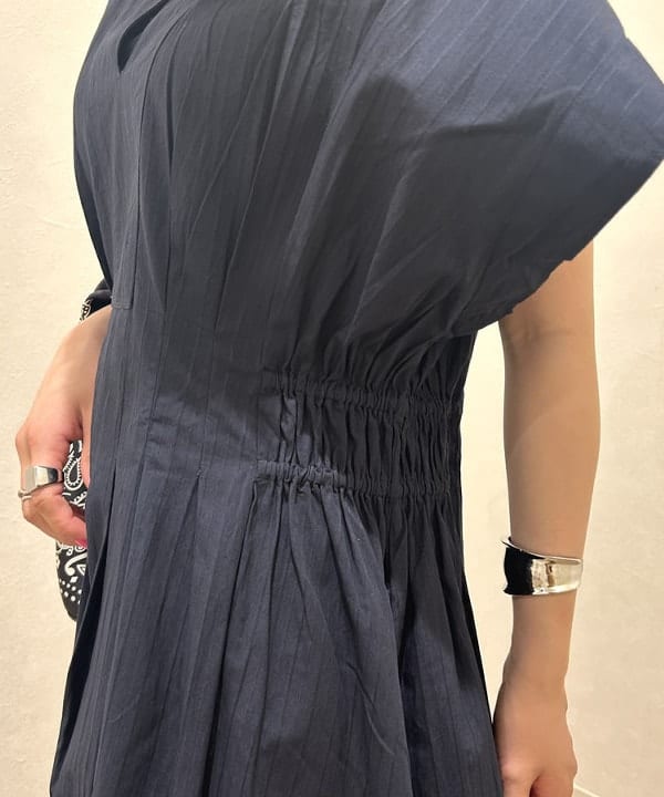 大槻 まひろさんの「BEAMS WOMEN｜【別注】ne Quittez pas / ポプリン タック ワンピース」を使ったコーディネート