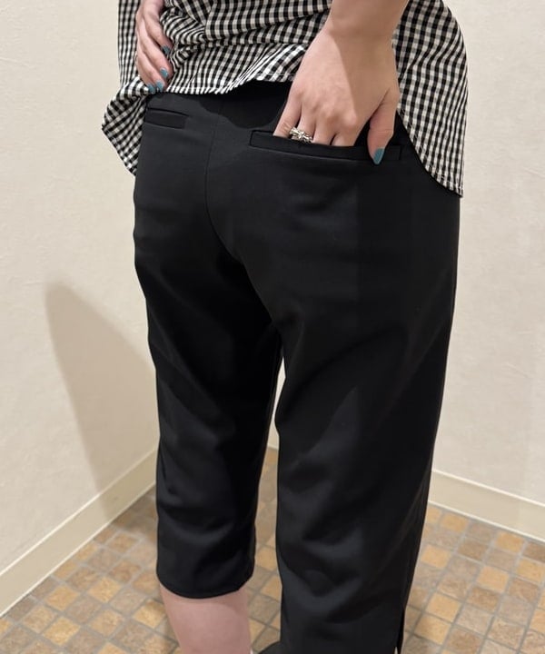 amiriさんの「BEAMS WOMEN｜ストレッチ カプリ パンツ」を使ったコーディネート