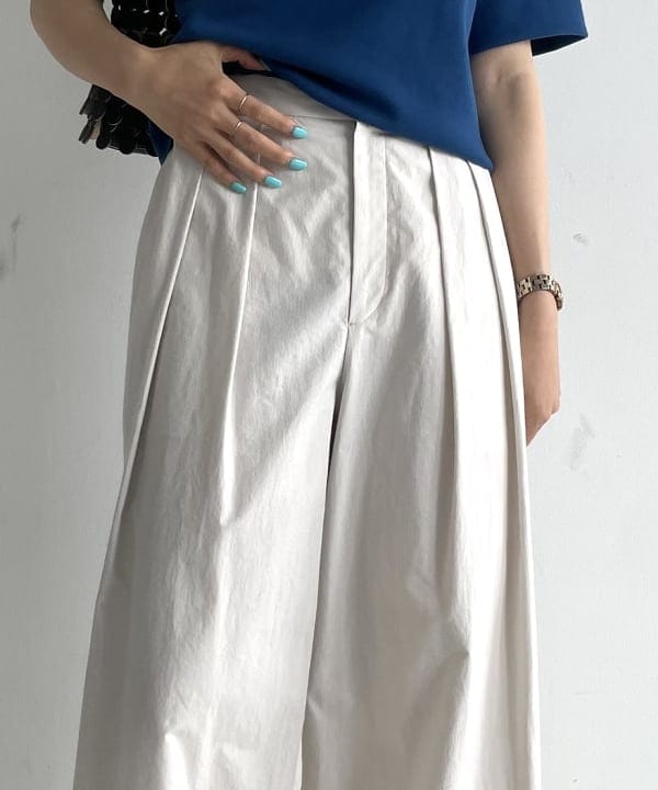 SAKAIさんの「BEAMS WOMEN｜AK+1 / コットン ワイドパンツ」を使ったコーディネート