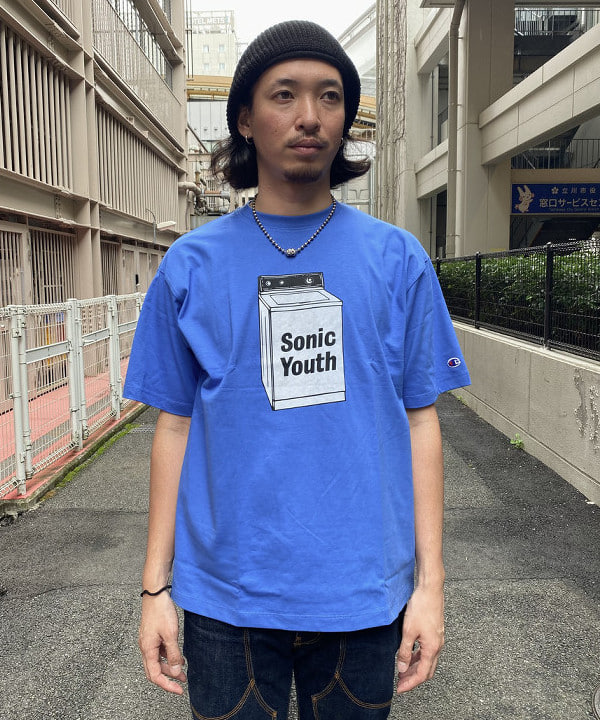 植木 竜也さんの「BEAMS WOMEN｜【別注】Champion &times; SONIC YOUTH / SHORT SLEEVE T-SHIRT 25SS」を使ったコーディネート