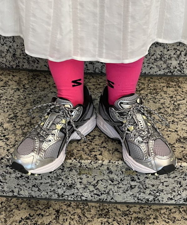 まゆちゃんさんの「BEAMS WOMEN｜ASICS / GEL-NIMBUS 10.1」を使ったコーディネート