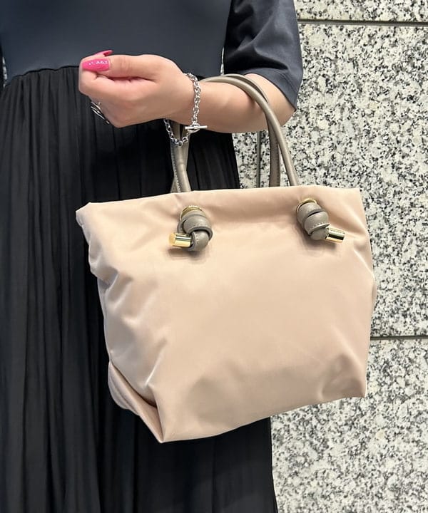 大槻 まひろさんの「BEAMS WOMEN｜AK+1 / アンブレラ スカート」を使ったコーディネート