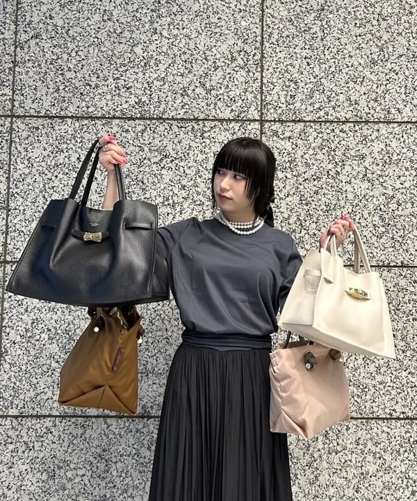 大槻 まひろさんの「BEAMS WOMEN｜AK+1 / アンブレラ スカート」を使ったコーディネート