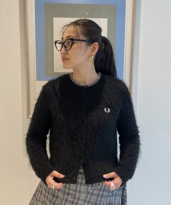 ayaさんの「BEAMS WOMEN｜【別注】FRED PERRY / Fluffy Crewneck Knit Cardigan」を使ったコーディネート