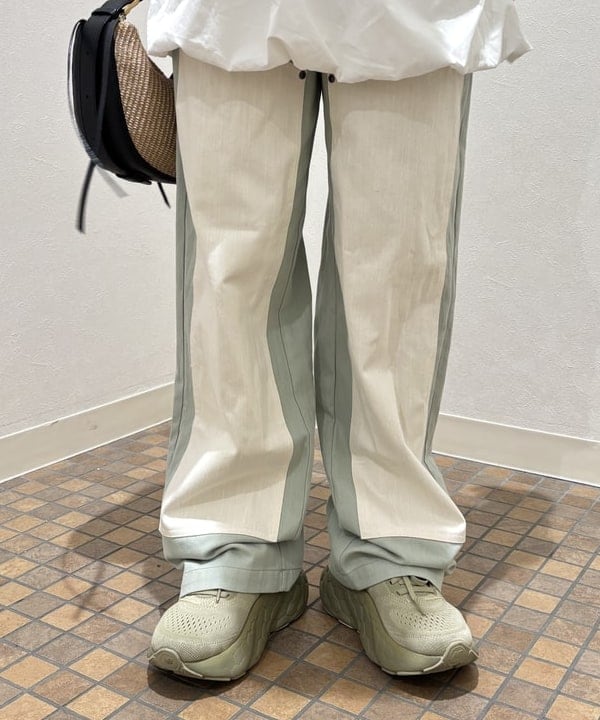 YABUさんの「BEAMS WOMEN｜GHOSPELL / Billie-Jean Trousers」を使ったコーディネート
