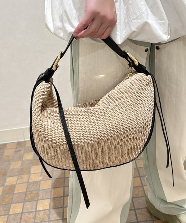 YABUさんの「BEAMS WOMEN｜GHOSPELL / Billie-Jean Trousers」を使ったコーディネート